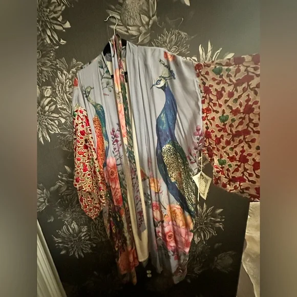 Aratta Robe - Picture 9 of 11